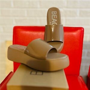 Beach Sandal size 8 by Matisse